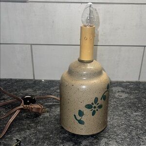Rustic Tan Table Lamp FOLK ART   Country 9” to top of bulb. Easy on and off.
